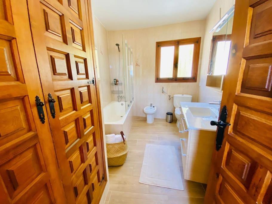 Villa With Private Pool And Close To The Beach カルプ エクステリア 写真